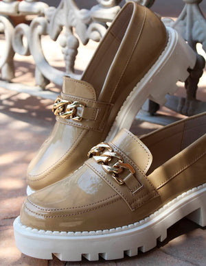 4590 MOCASÍN CHAROL NEUTRO CON HERRAJE