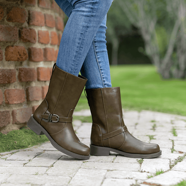 8520 BOTIN CON HEBILLA CANDELA