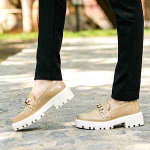 4590 MOCASÍN CHAROL NEUTRO CON HERRAJE