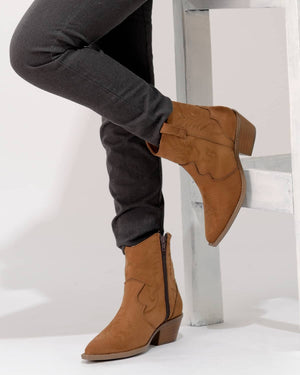 9652 BOTIN VAQUERO TACÓN BAJO ZOE