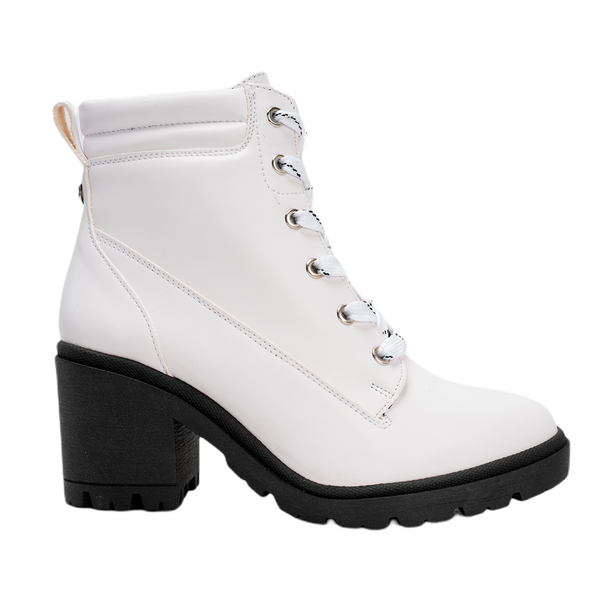 5752 BOTÍN CON AGUJETA CLAUDIA