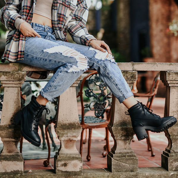 5752 BOTÍN CON AGUJETA CLAUDIA