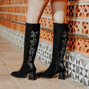 7058 BOTA ALTA BORDADA DULCE