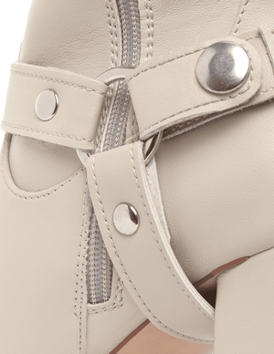 8701 BOTA CON ARNÉS REMOVIBLE NINA