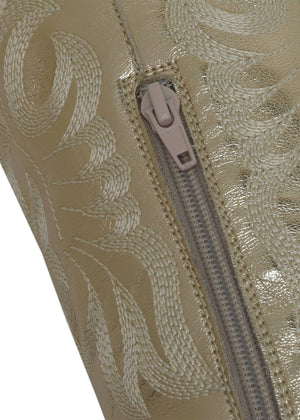 6966 BOTA BORDADA COLOR ORO