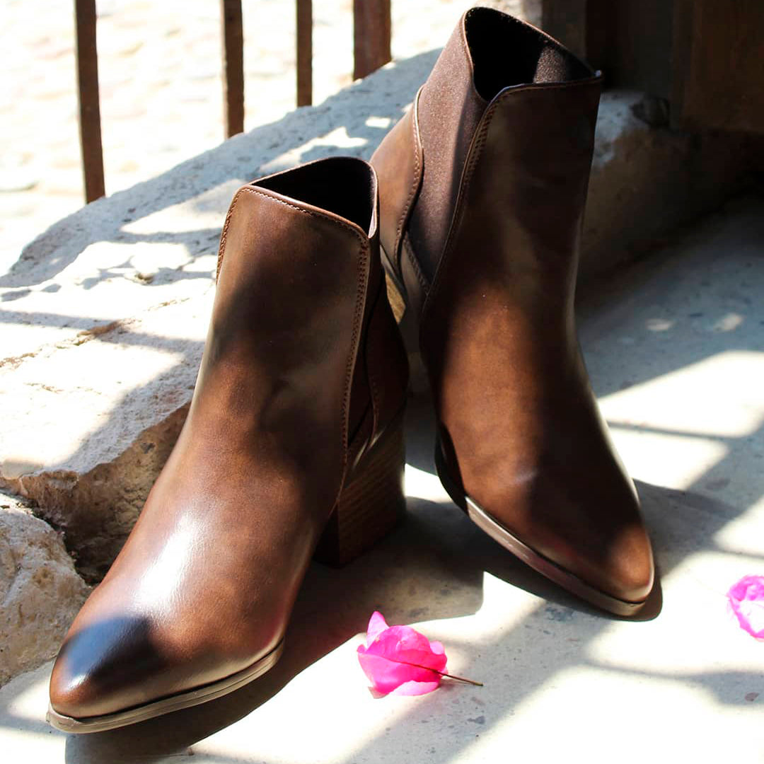 2901 Botín Marrón con Elástico Fabiola – VERITEZA